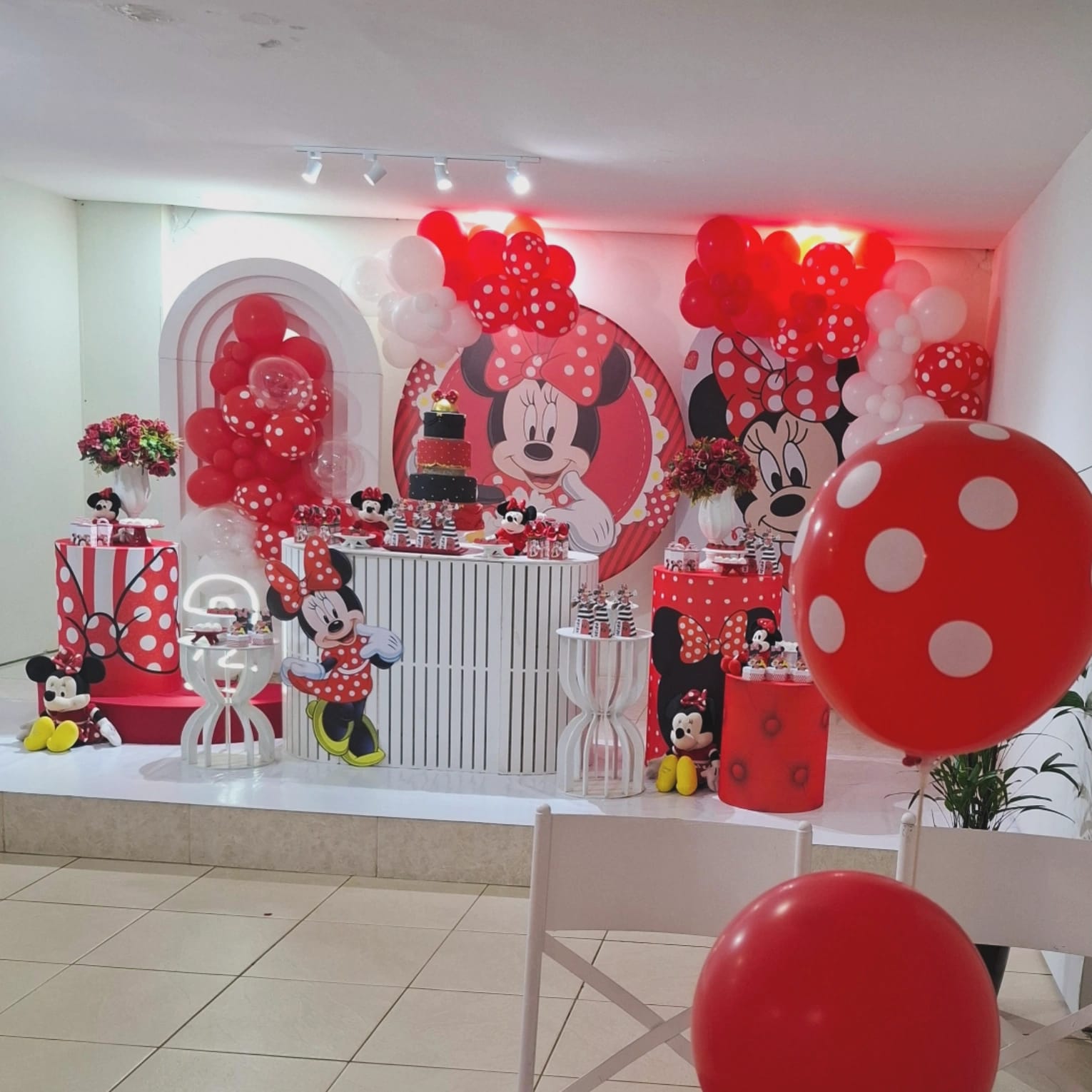 Decoração tema Minnie vermelha